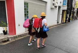 去日本上私立学校一年学费要多少钱？