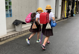 孩子在日本上学学费多少钱，有减免吗？