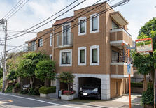 日本东京都新宿区下落合自住3居室公寓带庭院