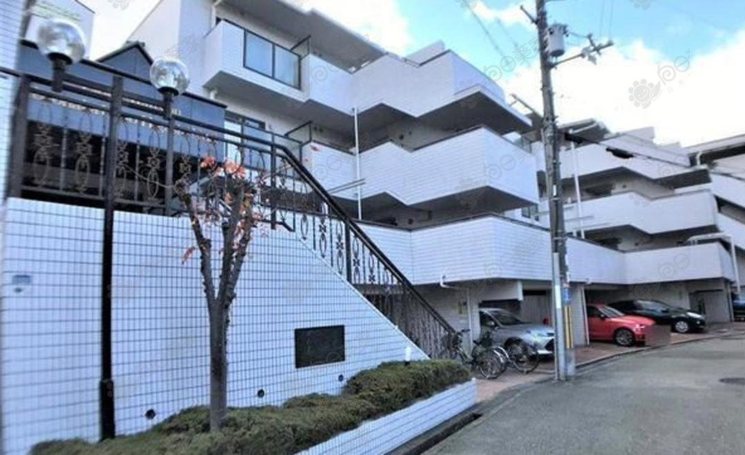 日本大阪丰中市上野东翻新3居室公寓