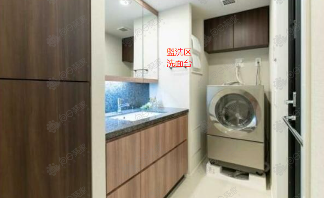 公寓洗面台和洗衣机放置处
