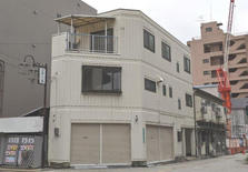 日本大阪市港区带店铺和车库4居室一户建