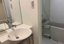 日本房产装修之盥洗室防潮壁纸更换