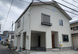 角地、地基中心布局，如何在日本建造隔音房子？